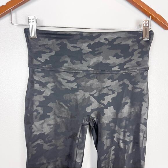 Spanx Camo Leggings Women’s Activewear Pants size S Black - Picture 2 of 7